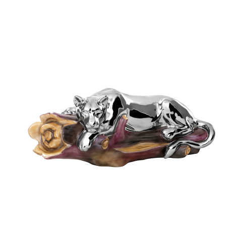 Fán fekvő oroszlán