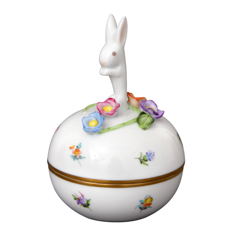 Bonbonier, virágfüzéres nyúlfogóval
