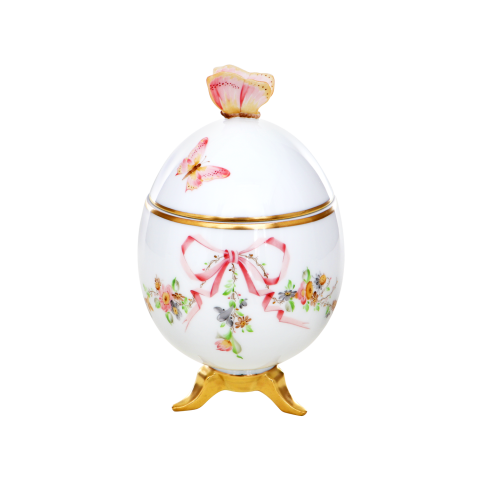 Tojás, lábakon, lepkefogóval