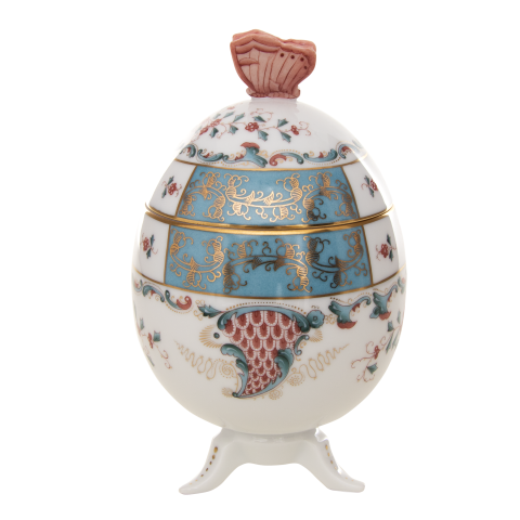 Tojás, lábakon, lepkefogóval