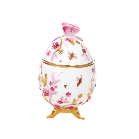 Tojás, lábakon, plasztikus díszítéssel