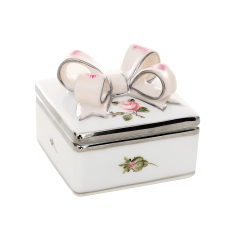 Szögletes doboz, szalagfogóval