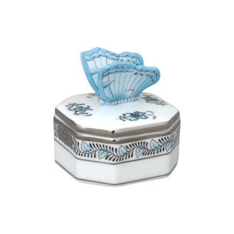 Díszdoboz, lepkefogóval