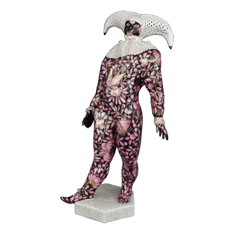 Karneváli férfi, hatszög talapzaton