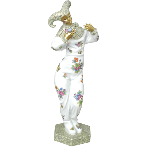 Karneváli nő, hatszög talapzaton