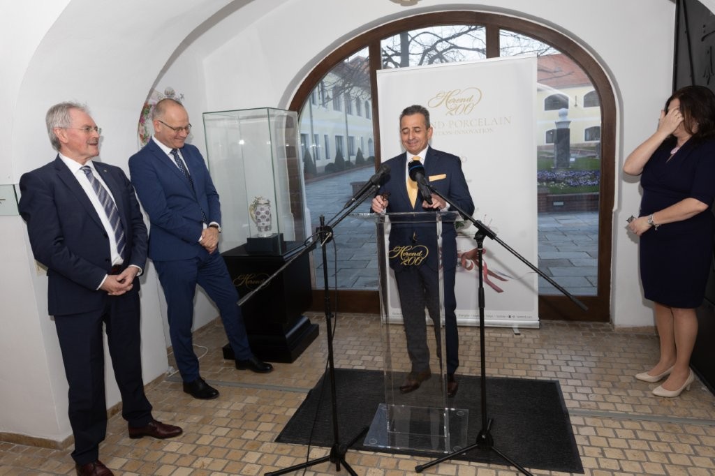 Szecessziós fotókiállítás nyílt Herenden